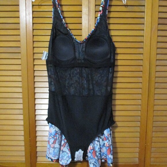 Fit 4 U NEW bathing suit blue floral one piece, the bottom are shorts size 14 - Picture 6 of 11